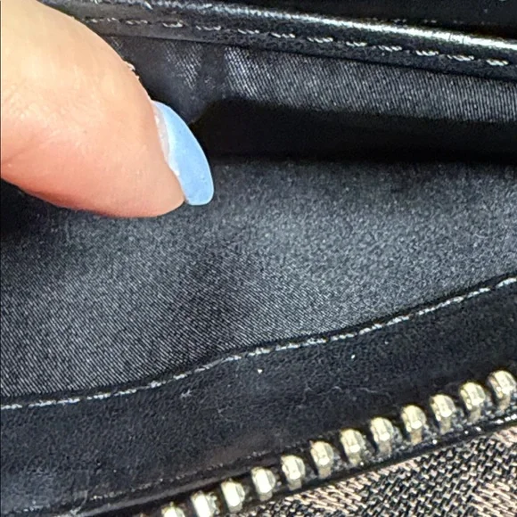 Coach Black and Cream Signature Zip Wallet - Picture 12 of 13